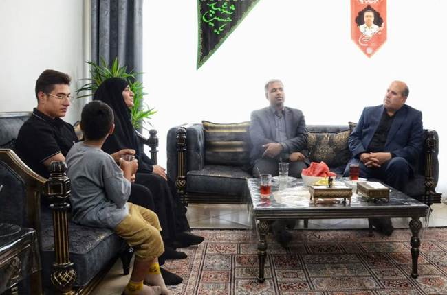 دیدار مدیرکل بنیاد شهید تهران بزرگ با خانواده شهید والامقام «مصطفی روشن»