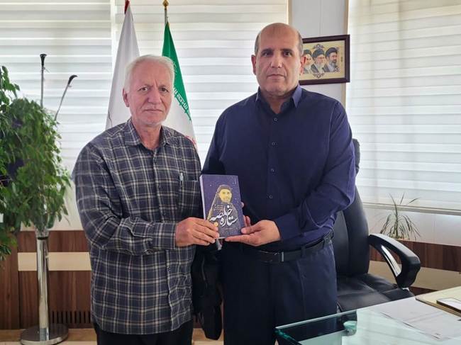 دیدار پدر شهید مدافع حرم مهدی ذاکرحسینی با مدیرکل بنیاد شهید تهران بزرگ