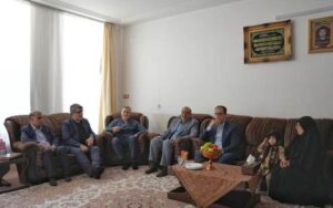 دیدار معاون فرهنگی بنیاد شهید و ایثارگران با خانواده شهید «عبدالرضا کیانی»