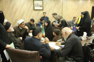 برگزاری دومین میز خدمت دادگستری قم با بررسی ۳۸ پرونده خانواده‌های شهدا و ایثارگران