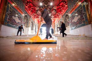 حرم امام حسین(ع) آب و جارو شد