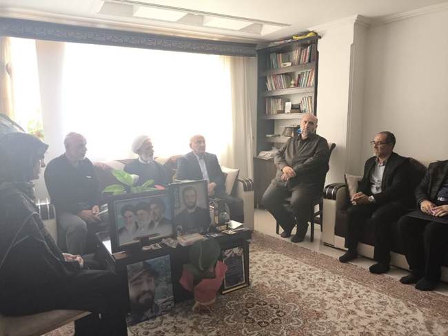 دیدار معاون حقوقی رئیس‌جمهور با خانواده شهید تقوی؛ خون شهدا، خمیرمایه اصلی پایداری انقلاب اسلامی است