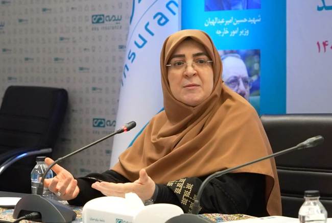 مهاجرانی در بازدید از بیمه دی: خدمت به ایثارگران، عینِ «رحمت نبوی» است
