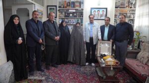 رئیس بنیاد شهید با مادر شهیدان والامقام خالقی‌پور دیدار و گفتگو کرد