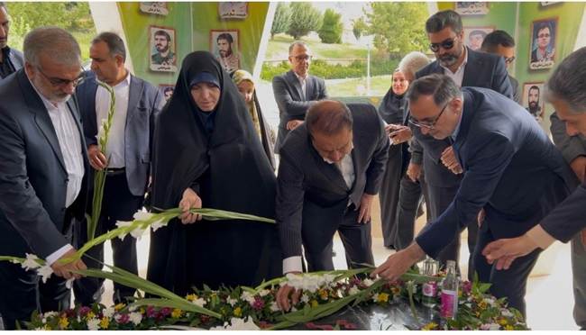 ادای احترام رئیس بنیاد شهید و امور ایثارگران به مقام شامخ شهدای گمنام در ایلام