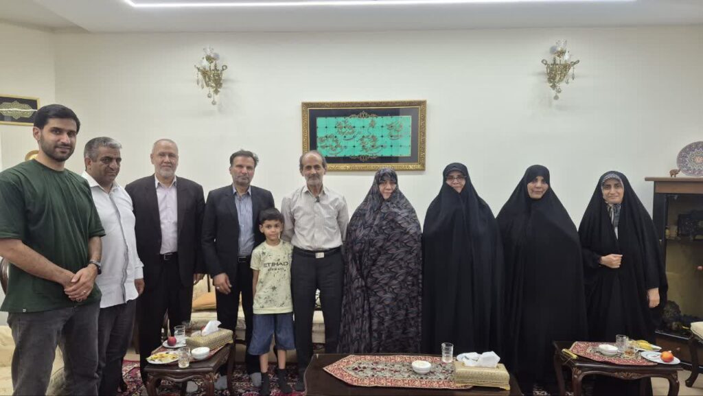 تجلیل مدیرکل بنیاد شهید خراسان رضوی از دو آزاده و جانباز سرافراز در آستانه ۲۶ مرداد