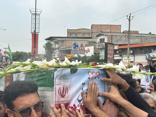 تشییع پیکر شهید مدافع وطن ناوسروان حامد اکاتی در خان‌ببین