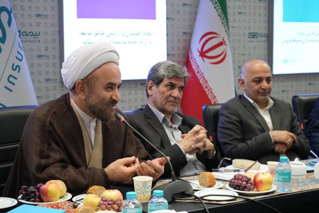 رونمایی از “دی نامیت” بیمه دی با حضور خانواده دو شهید دانش آموز میناب