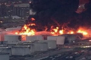 حمله پهپادها و موشک‌های یمنی به تأسیسات آرامکو