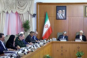 عارف: آمریکا برای مذاکره با ایران به واسطه متوسل می‌شود