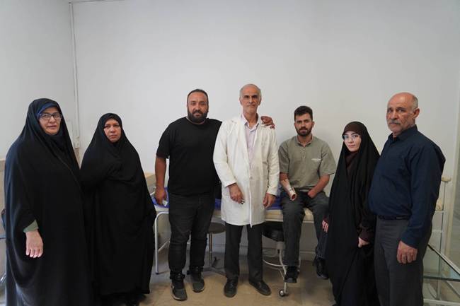 پیگیری وضعیت درمانی و تأمین تجهیزات ارتز و پروتز برای جانباز گرانقدر؛ تأکید مشاور رئیس بنیاد بر تکریم ایثارگران