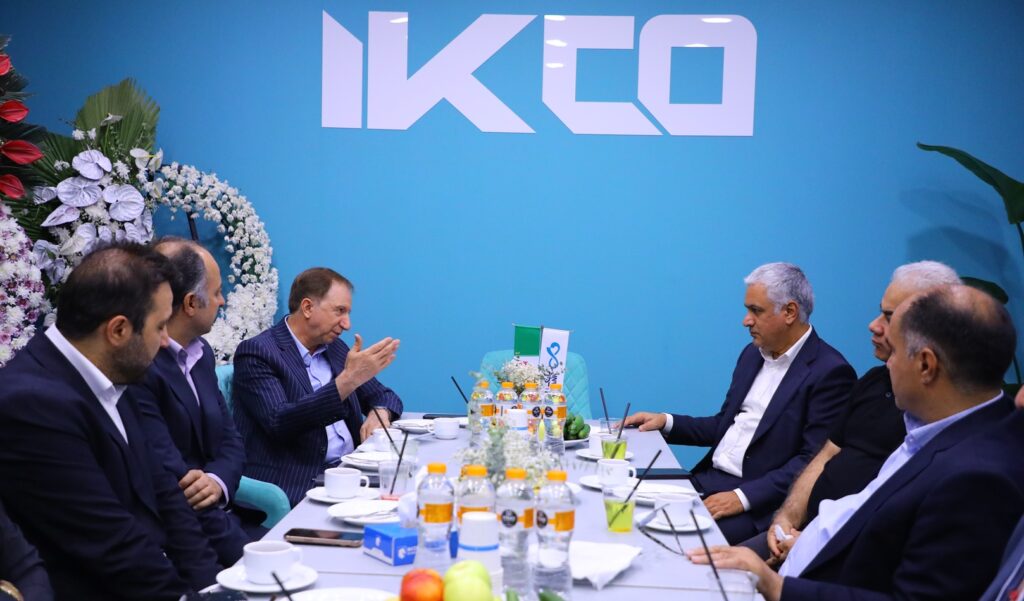 اعلام آمادگی مدیرعامل بانک دی برای حمایت از صنعت خودرو؛ تقویت تولید ملی با ابزارهای نوین بانکی