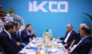 اعلام آمادگی مدیرعامل بانک دی برای حمایت از صنعت خودرو؛ تقویت تولید ملی با ابزارهای نوین بانکی