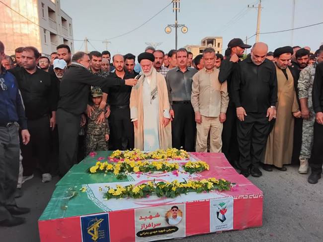 وداع با حماسه‌سازانِ جنوب؛ پیکر پاک سه شهید راه امنیت در استان بوشهر آرام گرفت