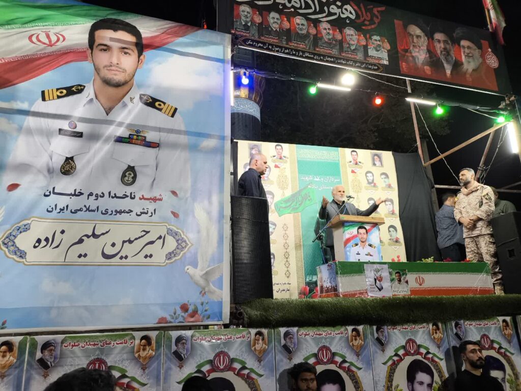 مراسم شب وداع ناخدا دوم شهید سلیم‌زاده در مسجد جامع بادله برگزار شد