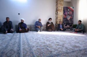 دیدار نماینده ولی‌فقیه در البرز با خانواده‌های شهدای «جنگ رمضان»؛ تجلیل از صبر و استقامت خانواده‌های والامقام.