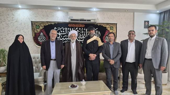 تکریم خانواده شهدای «حادثه وکیل‌آباد» توسط مسئول حوزه نمایندگی ولی فقیه در بنیاد شهید خراسان رضوی
