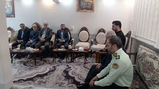 مدیرکل بنیاد شهید سمنان با خانواده جانباز شهید امامیون دیدار کرد