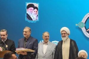 تجلیل از بنیاد شهید در سی‌وسومین اجلاسیه سراسری نماز به عنوان دستگاه برتر
