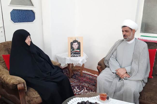 تجلیل مدیرکل بنیاد شهید قم از مقام والای مادر شهید حسن رجبی‌مقدم کهکی