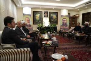 تکریم ایثار و مقاومت در دیدار مدیرعامل بیمه دی با خانواده شهید لاریجانی؛ تجلیل از خدمات ماندگار مخدوم جامعه ایثارگری