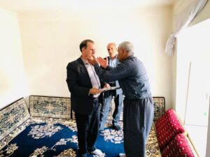 دیدار مدیرکل بنیاد شهید کردستان با خانواده‌های شهدا و جانبازان در حسین‌آباد