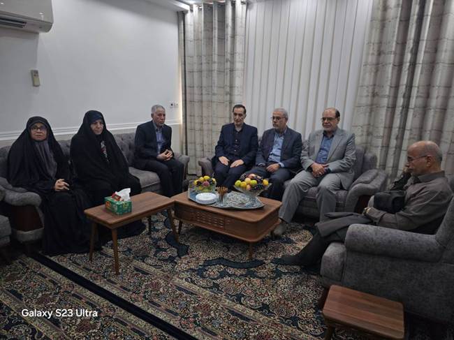تکریم رئیس بنیاد شهید و امور ایثارگران از جانباز ۷۰ درصد در لامرد: همه مدیون ایثار و ازخودگذشتگی شما هستیم