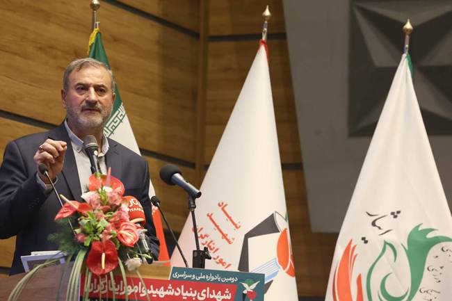 سلیمانی: میز کار می‌تواند سنگر باشد؛ اگر با نگاه شهدا و با مسئولیت‌پذیری مدیریت شود