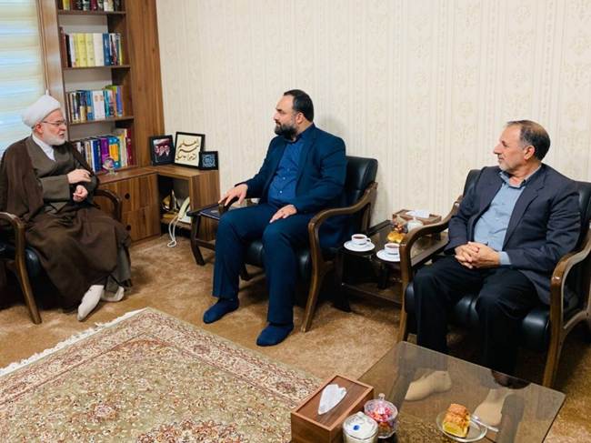 تأکید بر ضرورت ترویج فرهنگ ایثار و شهادت در کردستان؛ نشست راهبردی نماینده ولی‌فقیه با مسئولان فرهنگ ایثار