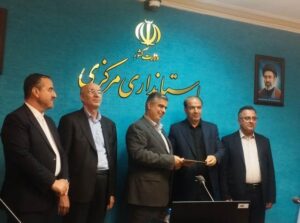 تقدیر استاندار مرکزی از مدیرکل بنیاد شهید استان به دلیل رتبه برتر در اشتغال‌زایی قانون بودجه ۱۴۰۴