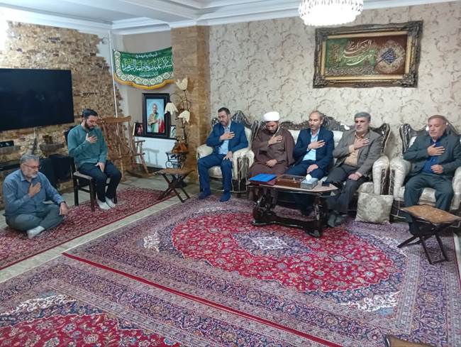 دیدار مدیرکل بنیاد شهید و مدیرکل کمیته امداد همدان با خانواده‌های شهدای جنگ رمضان