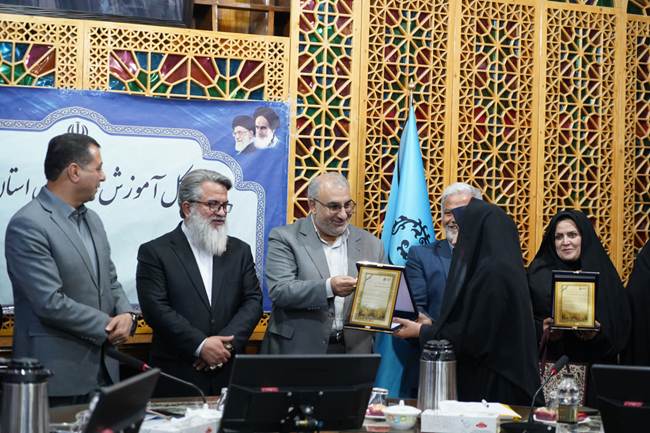 مثلثِ همدلی برای تعالیِ فرزندانِ شاهد؛ نشستِ راهبردیِ ستادِ شاهد در اصفهان