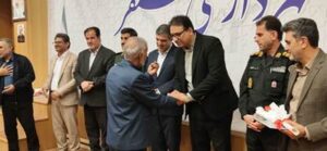گزارش تصویری از تکریم مدیرکل بنیاد شهید کرمانشاه از ۱۶خانواده شهید گرانقدر دفاع مقدس دوم و سوم در شهرستان سنقر