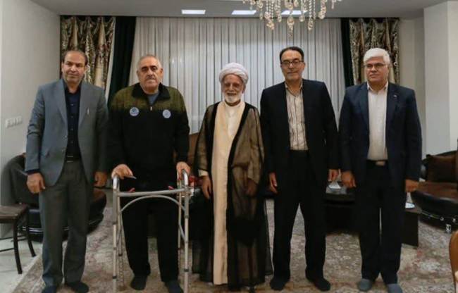 تجلیل نماینده ولی‌فقیه در استان مرکزی از صبر و استقامت جانباز سرافراز، حاج ابراهیم نصیری