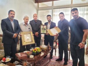 تجلیل مدیرکل بنیاد شهید و امور ایثارگران تهران بزرگ از خانواده شهید نیروی انتظامی «فرید نورشادی»