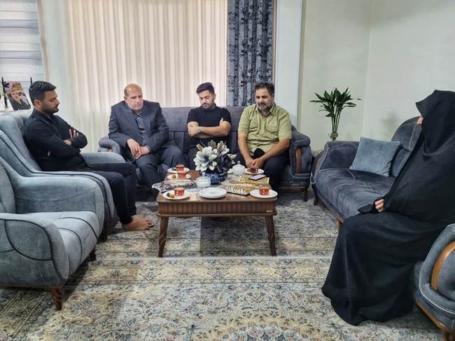 دیدار مدیرکل بنیاد شهید تهران بزرگ با خانواده شهید ابراری؛ تجلیل از تخصص و روحیه جهادی شهید سردار ابراری