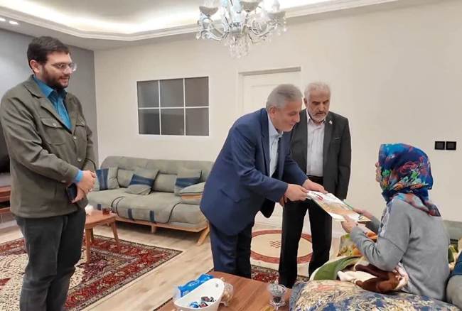 تجلیل مدیرکل بنیاد شهید آذربایجان شرقی و مشاور استاندار از خانواده‌های شهدا و جانبازان تبریز